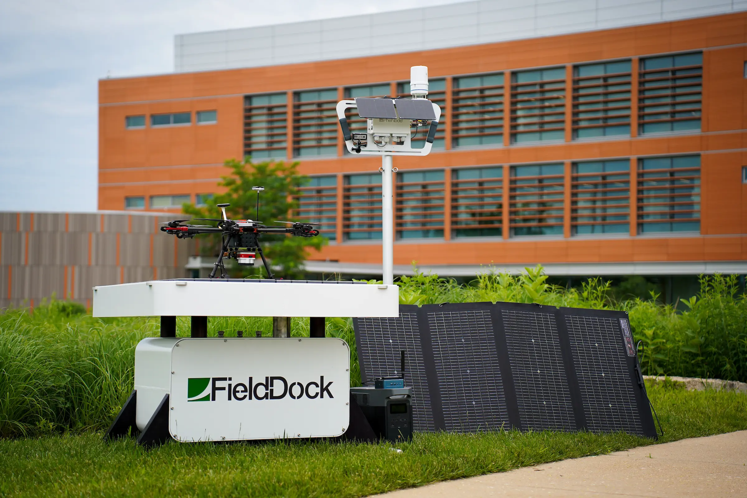 FieldDock system on display with a PheNode device
